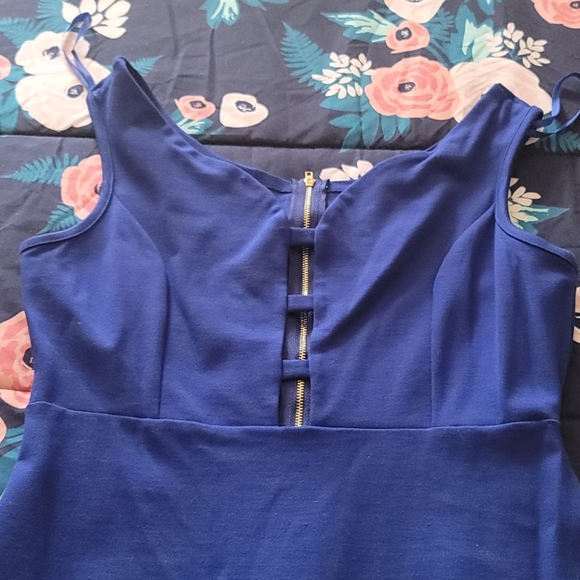 Dress - Picture 2 of 6